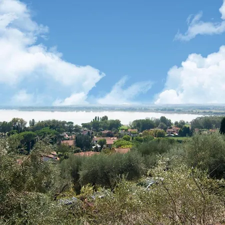 Farmhouse By Lake Trasimeno With Pool Holiday home *