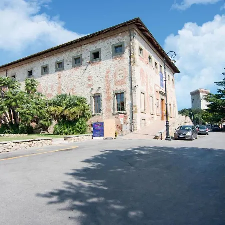 Farmhouse By Lake Trasimeno With Pool Holiday home